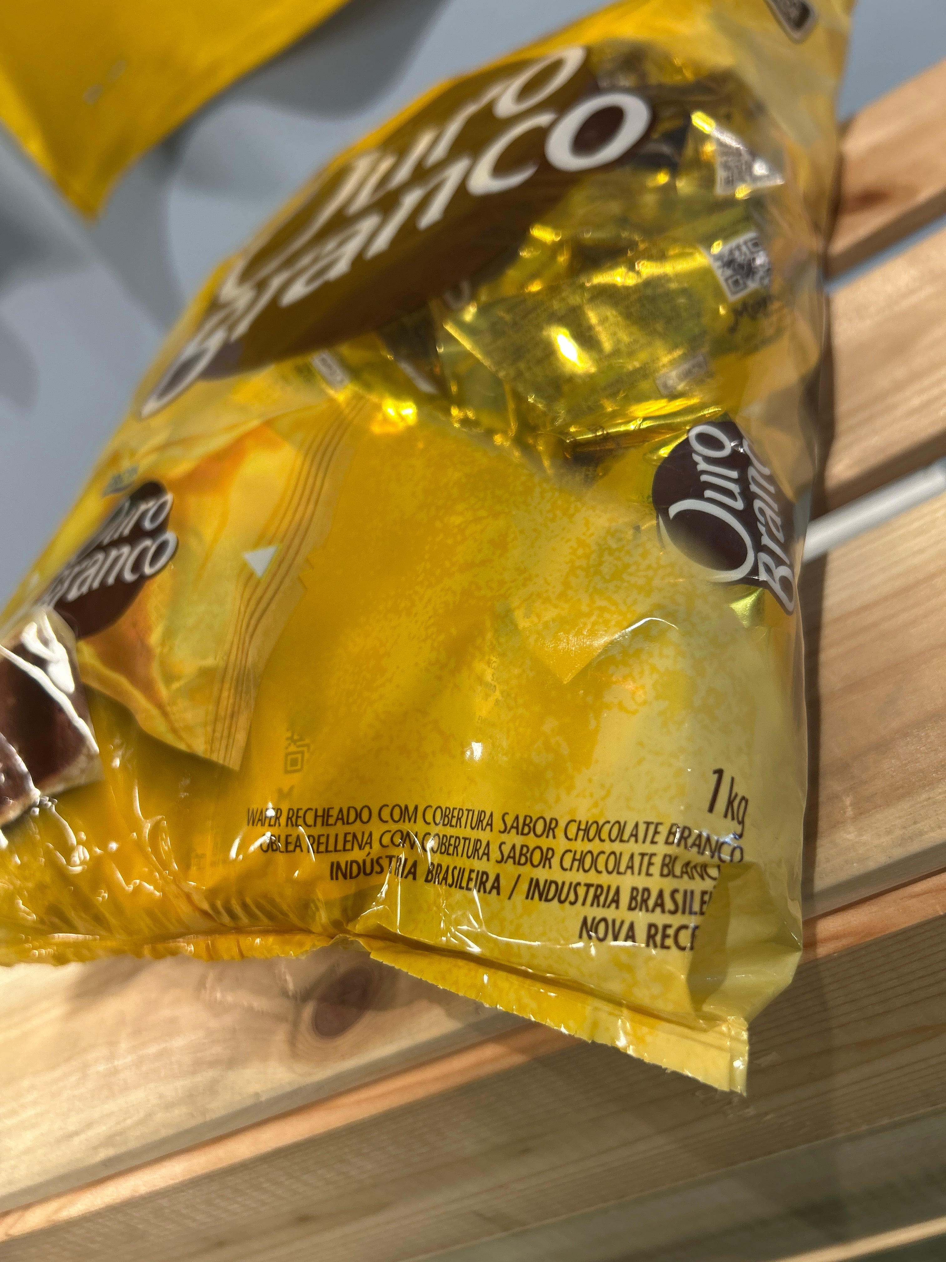 Bonbon gaufrettes enrobé au chocolat avec crème de noisettes (Bombom Ouro Branco) - LACTA - 1kg