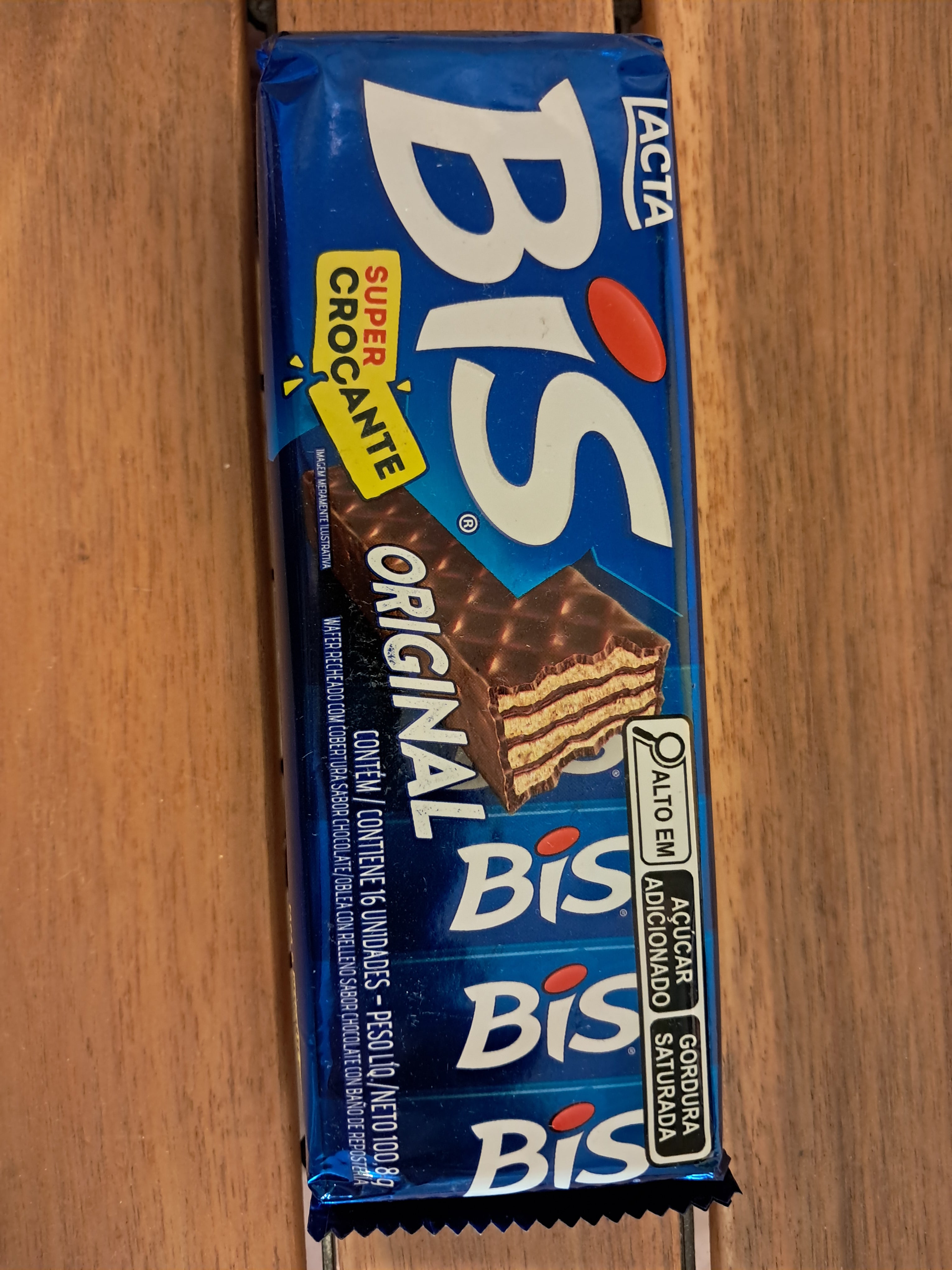 Brazilian milk chocolate wafers (Chocolate BIS Tradicional) BIS (LACTA) - 100.8g