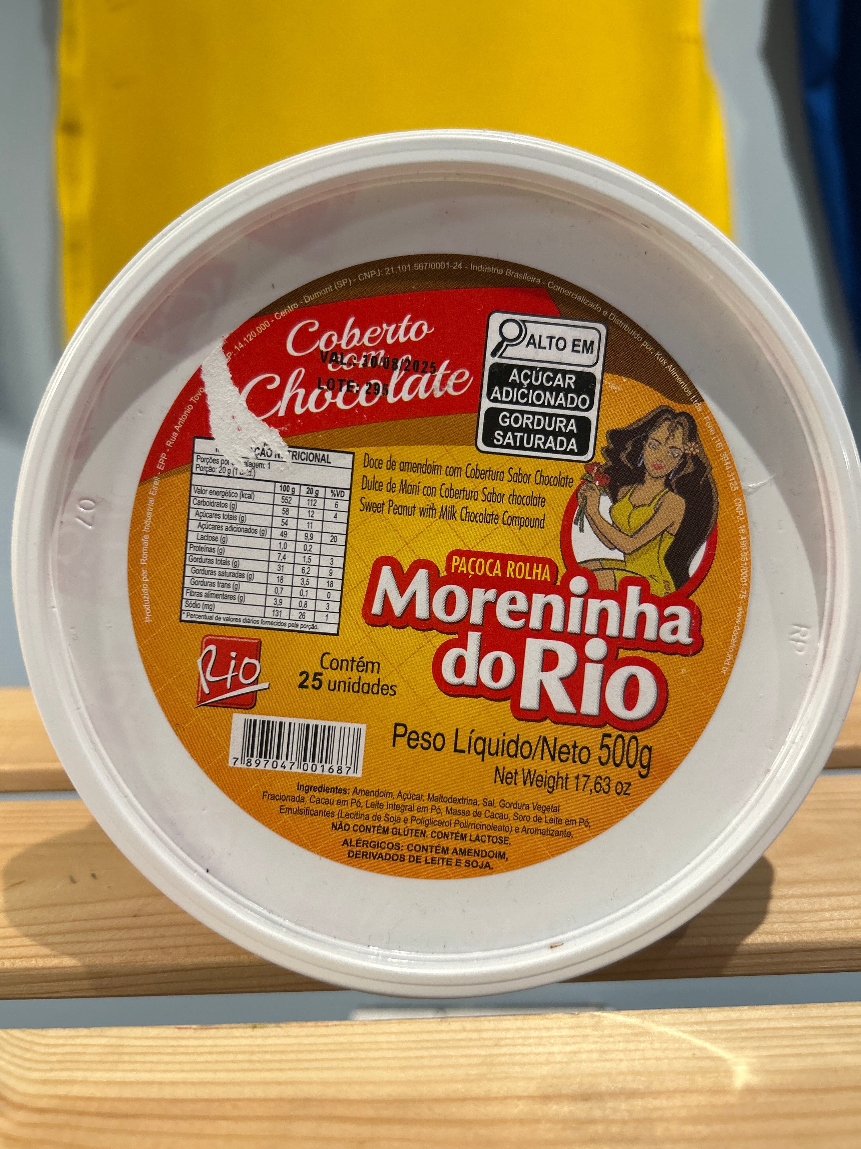 Dolcezza di polvere di arachidi ricoperte di cioccolato a forma di tappo (Paçoca Rolha Coberta c/ Chocolate) MORENINHA DO RIO - 500g